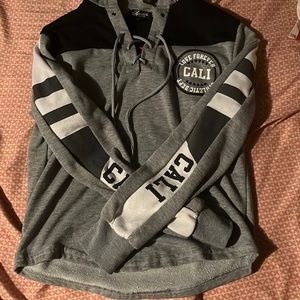 super cute gray and black hoodie. medium.
